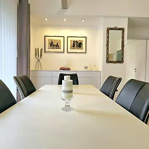 https://villa-the-paula.ischgl-hotels.net